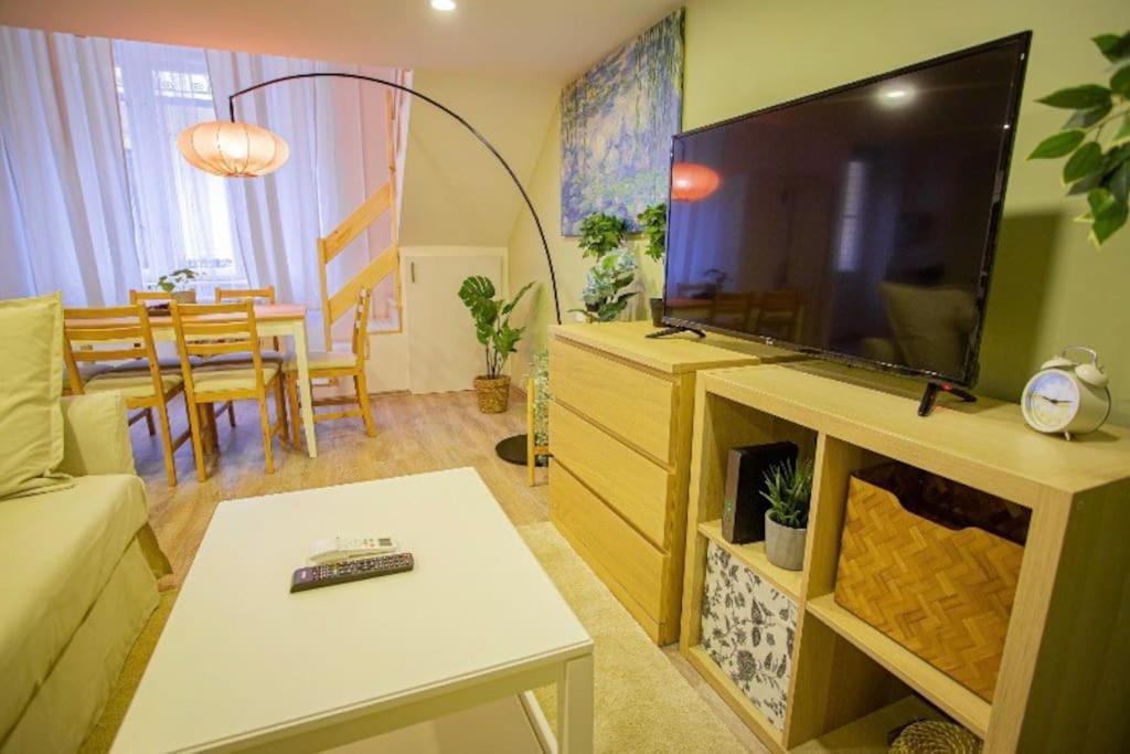 Cosy 2 Bedroom Flat In Akacfa St., Sol Βουδαπέστη Εξωτερικό φωτογραφία