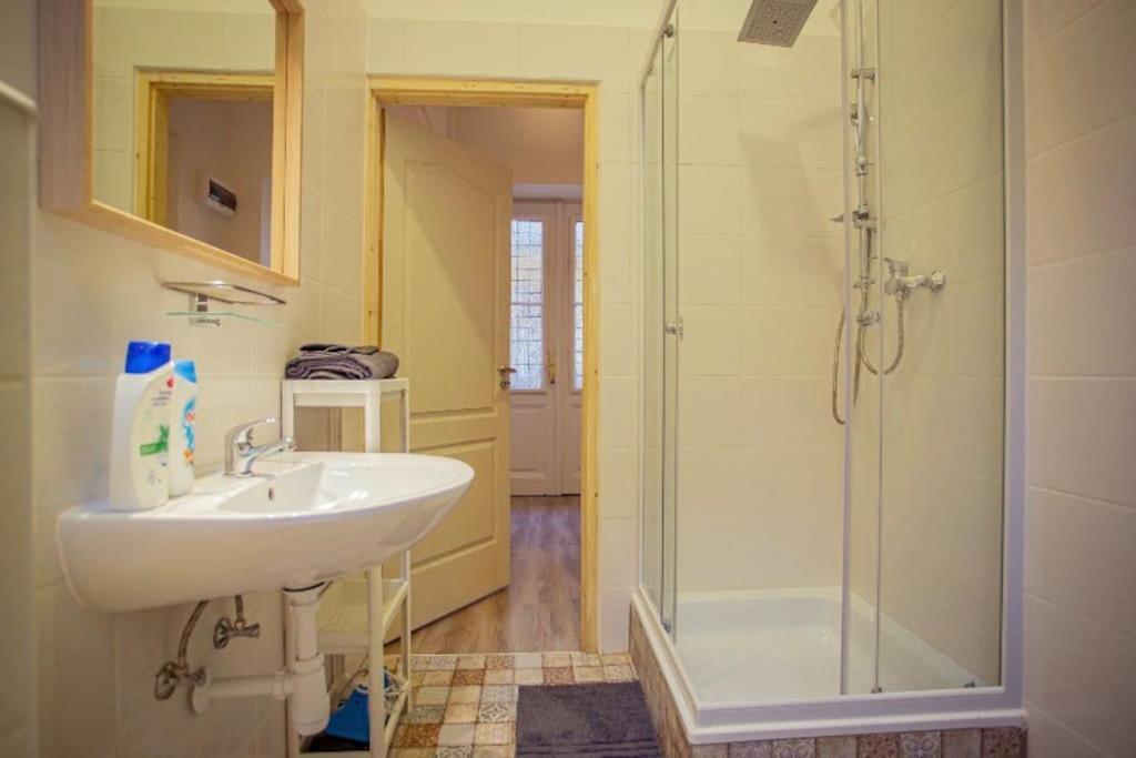 Cosy 2 Bedroom Flat In Akacfa St., Sol Βουδαπέστη Εξωτερικό φωτογραφία