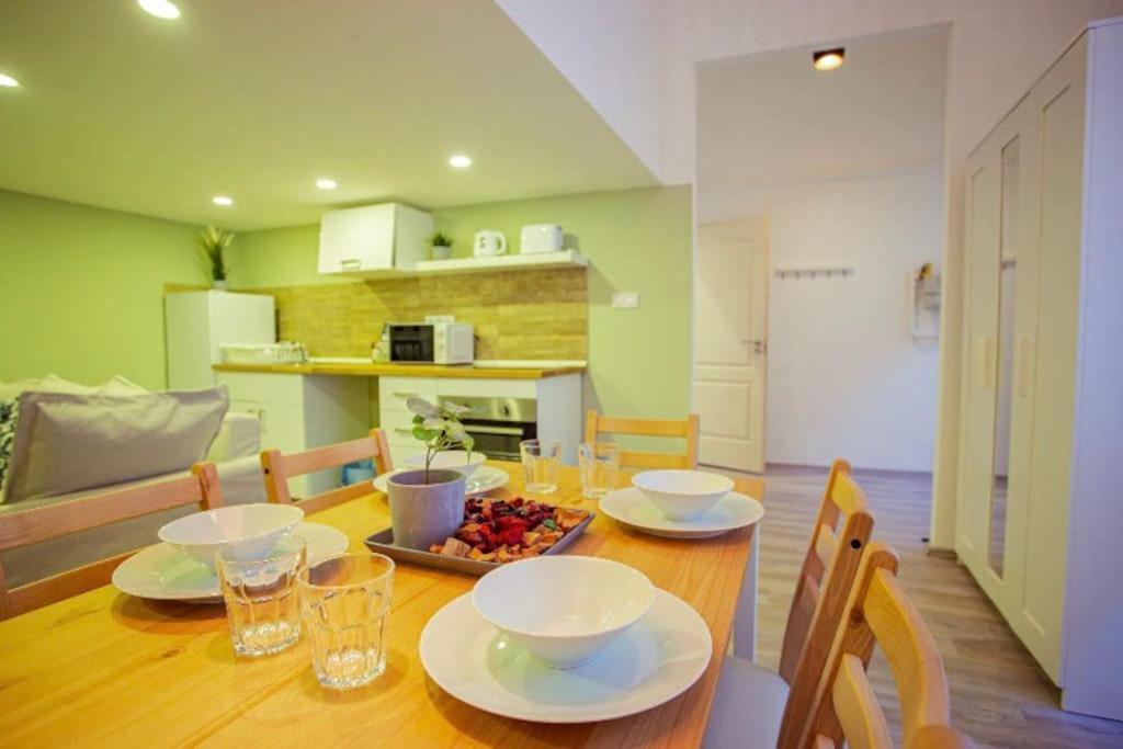 Cosy 2 Bedroom Flat In Akacfa St., Sol Βουδαπέστη Εξωτερικό φωτογραφία